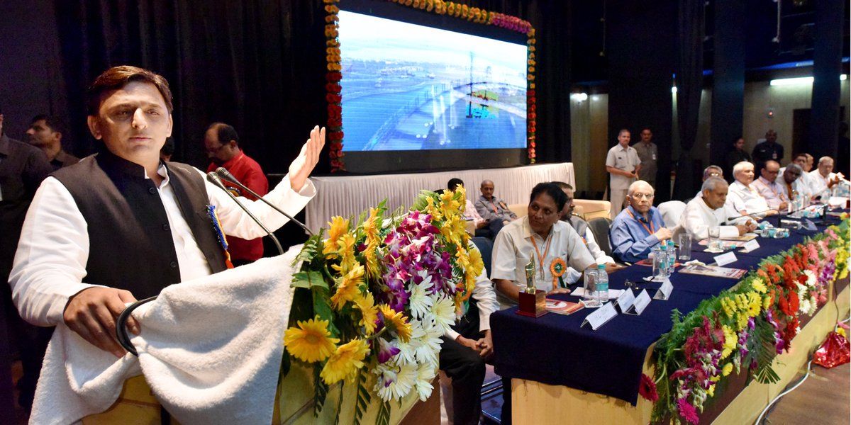 मीडिया को खुद तय करनी होंगी अपनी हदें: अखिलेश मीडिया को खुद तय करनी होंगी अपनी हदें: अखिलेश