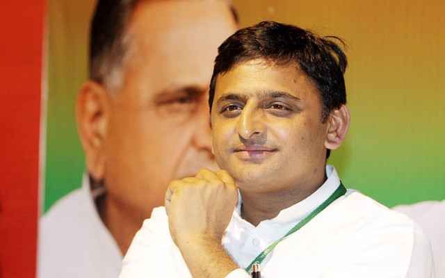 सीएम से मिलने को उनके आवास पर जुटे असंतुष्ट