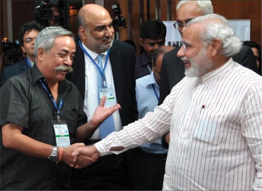 मशहूर एड गुरु पीयूष पांडेय 100 करोड़ में यूपी चुनाव में फिर बनाने चले मोदी का माहौल मशहूर एड गुरु पीयूष पांडेय 100 करोड़ में यूपी चुनाव में फिर बनाने चले मोदी का माहौल