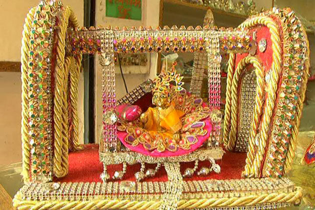 जन्माष्टमी पर इस बार डिज़ायनर ड्रेस पहनेंगे कान्हा जन्माष्टमी पर इस बार डिज़ायनर ड्रेस पहनेंगे कान्हा