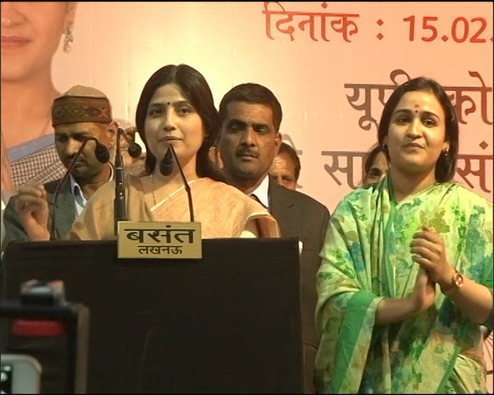 जेठानी ने किया देवरानी के लिए प्रचार, अपर्णा बोलीं- नोटबंदी वालों की वोटबंदी कर देना जेठानी ने किया देवरानी के लिए प्रचार, अपर्णा बोलीं- नोटबंदी वालों की वोटबंदी कर देना