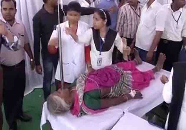 मायावती की रैली में भगदड़, दम घुटने से महिला की मौत, 22 की हालत खराब मायावती की रैली में भगदड़, दम घुटने से महिला की मौत, 22 की हालत खराब