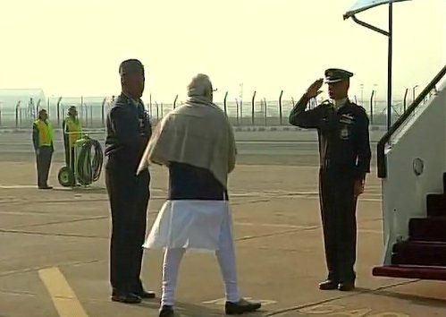 दिल्लीः पीएम मोदी #jayalalithaa को श्रद्धांजलि देने के लिए चेन्नै रवाना।