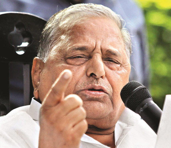 सपा में घमासान, अखिलेश से संगठन छिना तो शिवपाल से विभाग, फैसलों में फेरबदल हो सकता है। सपा में घमासान, अखिलेश से संगठन छिना तो शिवपाल से विभाग, फैसलों में फेरबदल हो सकता है।