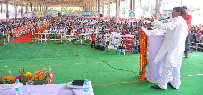 ग्रामीण जीवन को विकास के पथ पर लाना अखिलेश सरकार का संकल्प : शिवपाल ग्रामीण जीवन को विकास के पथ पर लाना अखिलेश सरकार का संकल्प : शिवपाल