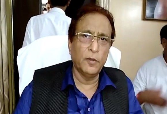 नीली कमीज में नज़र आए आजम खां, कमीज के रंग में कहीं कोई संदेश तो नहीं छिपा? नीली कमीज में नज़र आए आजम खां, कमीज के रंग में कहीं कोई संदेश तो नहीं छिपा?