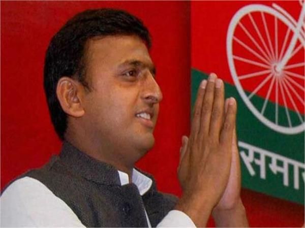 अखिलेश के समर्थन में सपाइयों ने लगाए नारे अखिलेश के समर्थन में सपाइयों ने लगाए नारे