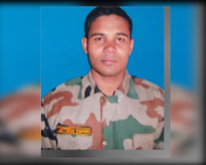 शहीद आशुतोष यादव के गांव में शोक की लहर शहीद आशुतोष यादव के गांव में शोक की लहर