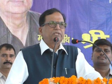 जिसे उसके पिता नहीं हजम कर रहे, उसे जनता क्यों कबूल करेगी जिसे उसके पिता नहीं हजम कर रहे, उसे जनता क्यों कबूल करेगी