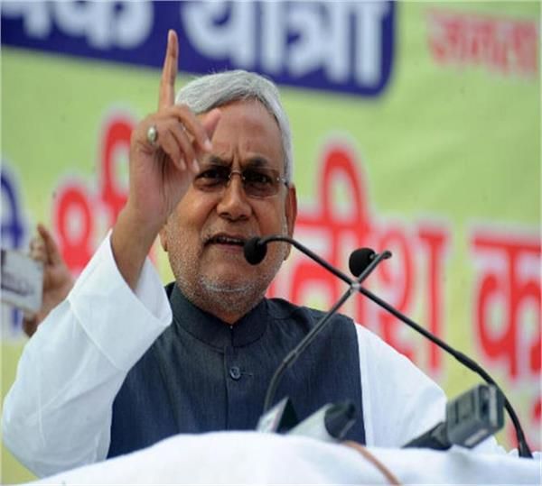 परिवार की लड़ाई यूपी के विकास पर डाल रही है प्रतिकूल प्रभाव: नीतीश परिवार की लड़ाई यूपी के विकास पर डाल रही है प्रतिकूल प्रभाव: नीतीश