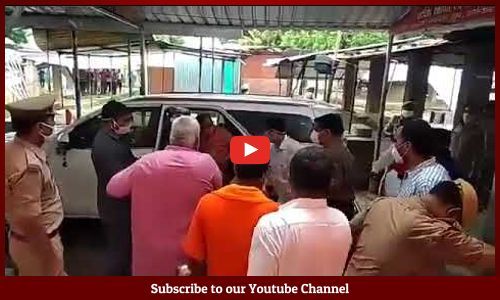 मंत्री मोती सिंह अमेठी पहुँचे थे , कप्तान दिनेश सिंह ने गाड़ी का गेट खुलते ही लपककर चरण वंदना की ,वीडियो वायरल